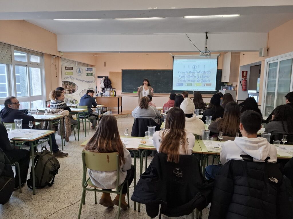 El CIFP Politécnico de Lugo recibe una masterclass de cata de Aguardientes y Licores Tradicionales de Galicia