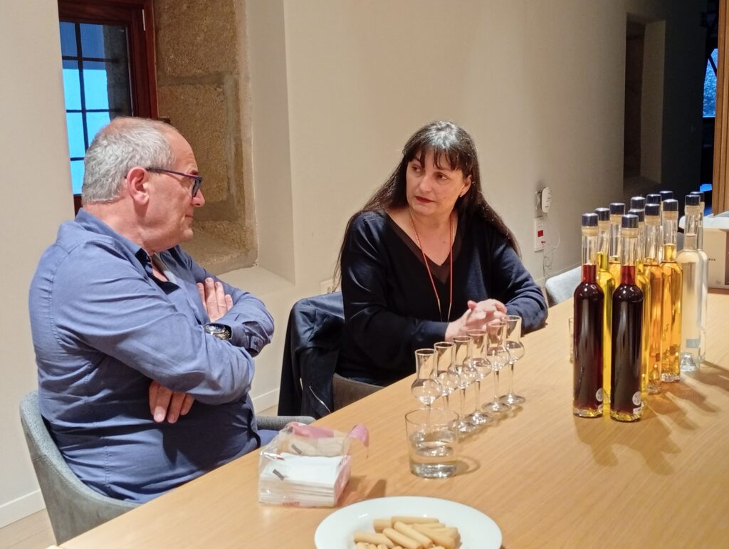 Pedro Ballesteros descubre los auténticos Aguardientes y Licores Tradicionales de Galicia