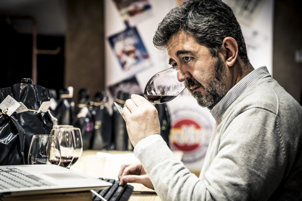 Wine Up selecciona 100 vinos imprescindibles de Castilla-La Mancha para una cata a ciegas con Ferrán Centelles